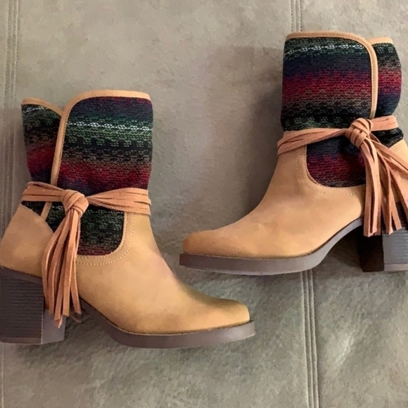 🔆🔅 NWOT TASSEL FLANNEL BOOTS - Picture 5 of 15